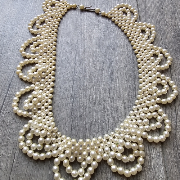 Faux Pearl Necklace - Picture 2 of 5